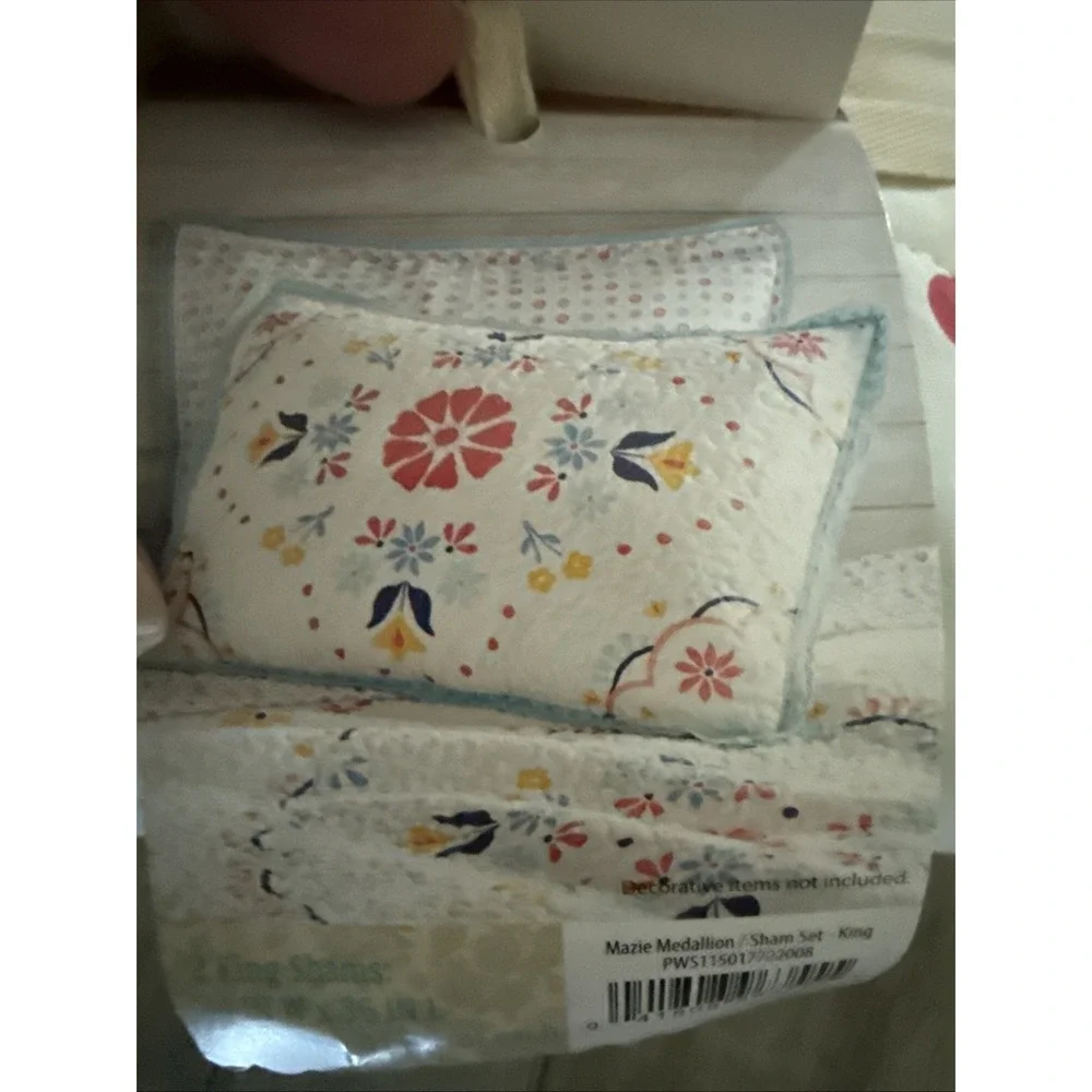 NWT NEW Pioneer Woman Mazie Medallion Quilted King Size Shams Only Bright Floral
